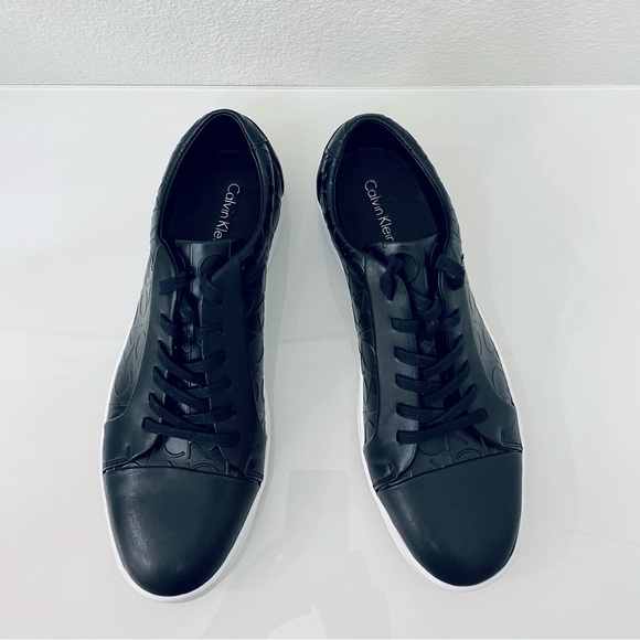 Calvin Klein Men’s black CK monogram embossed leather sneaker Size 9 like new - Picture 2 of 9